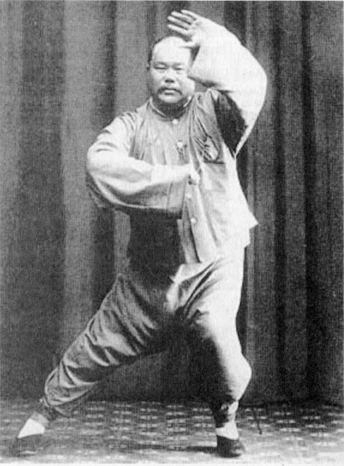 Yang Cheng-fu in the transition “Turn and Chop with Fist”